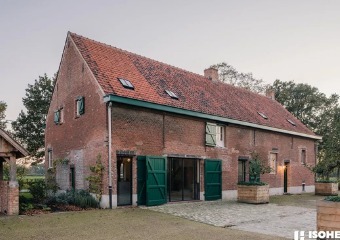 Ferme centenaire de Hove rénovée en lieu de séminaire avec des blocs de chanvre IsoHemp
