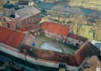 Ferme médiévale classée de Loupoigne isolée par l’intérieur en blocs de chanvre IsoHemp